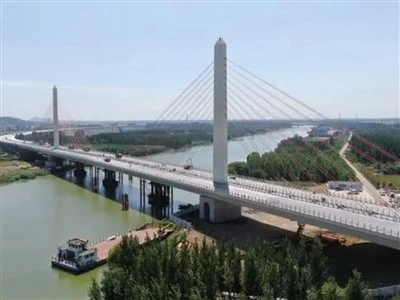Pont à poutres d'acier